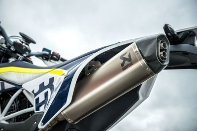 Husqvarna 701 supermoto store akrapovic exhaust